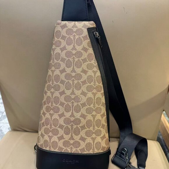 COACH Dominic Men's Chest Bag, size 18.5 x 37 x 6 cm - Picture 1 of 8